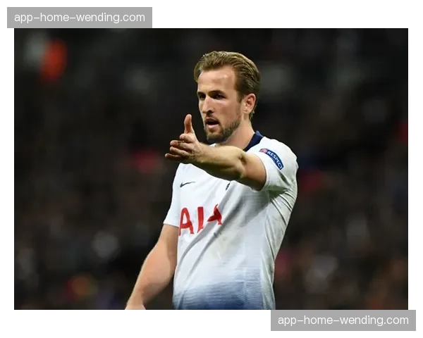 孔帕尼罕见公开批评裁判 称凯恩黄牌判罚逻辑令人费解